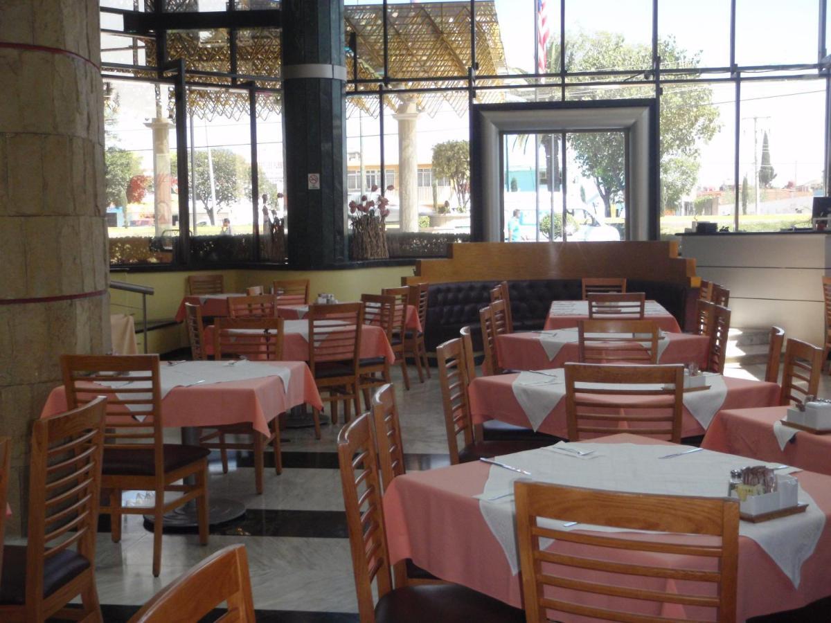 Hotel Plaza Las Fuentes Cuautlancingo Bagian luar foto
