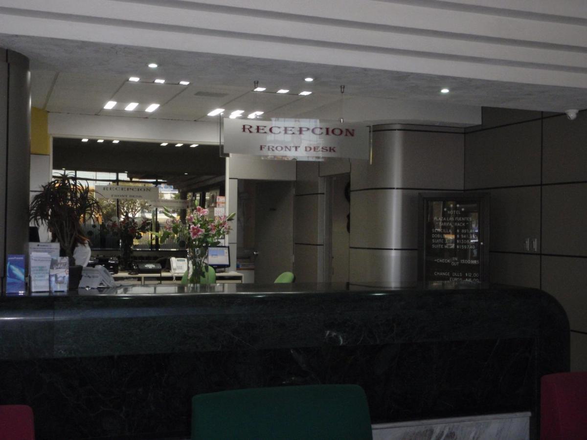 Hotel Plaza Las Fuentes Cuautlancingo Bagian luar foto