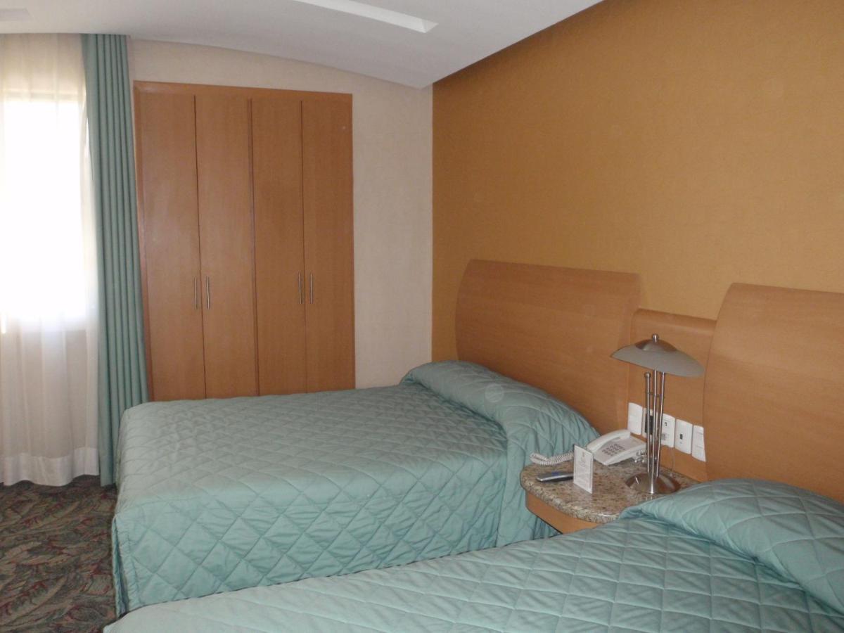 Hotel Plaza Las Fuentes Cuautlancingo Ruang foto