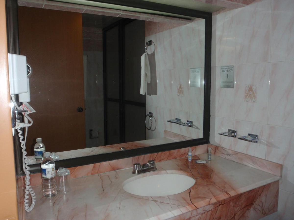 Hotel Plaza Las Fuentes Cuautlancingo Ruang foto