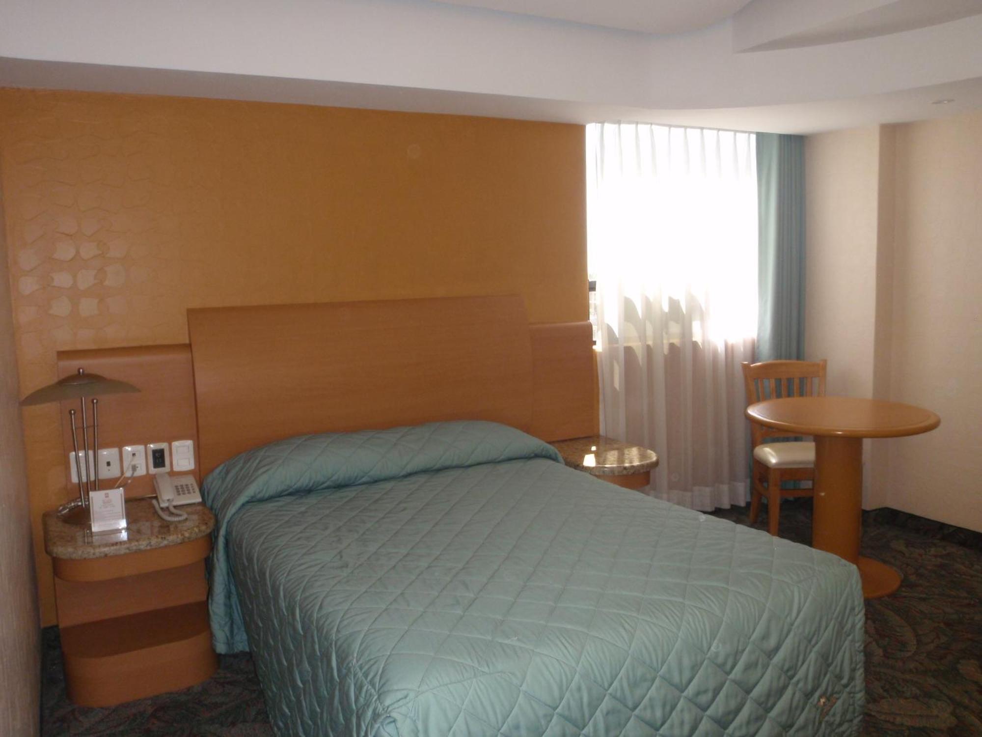 Hotel Plaza Las Fuentes Cuautlancingo Bagian luar foto