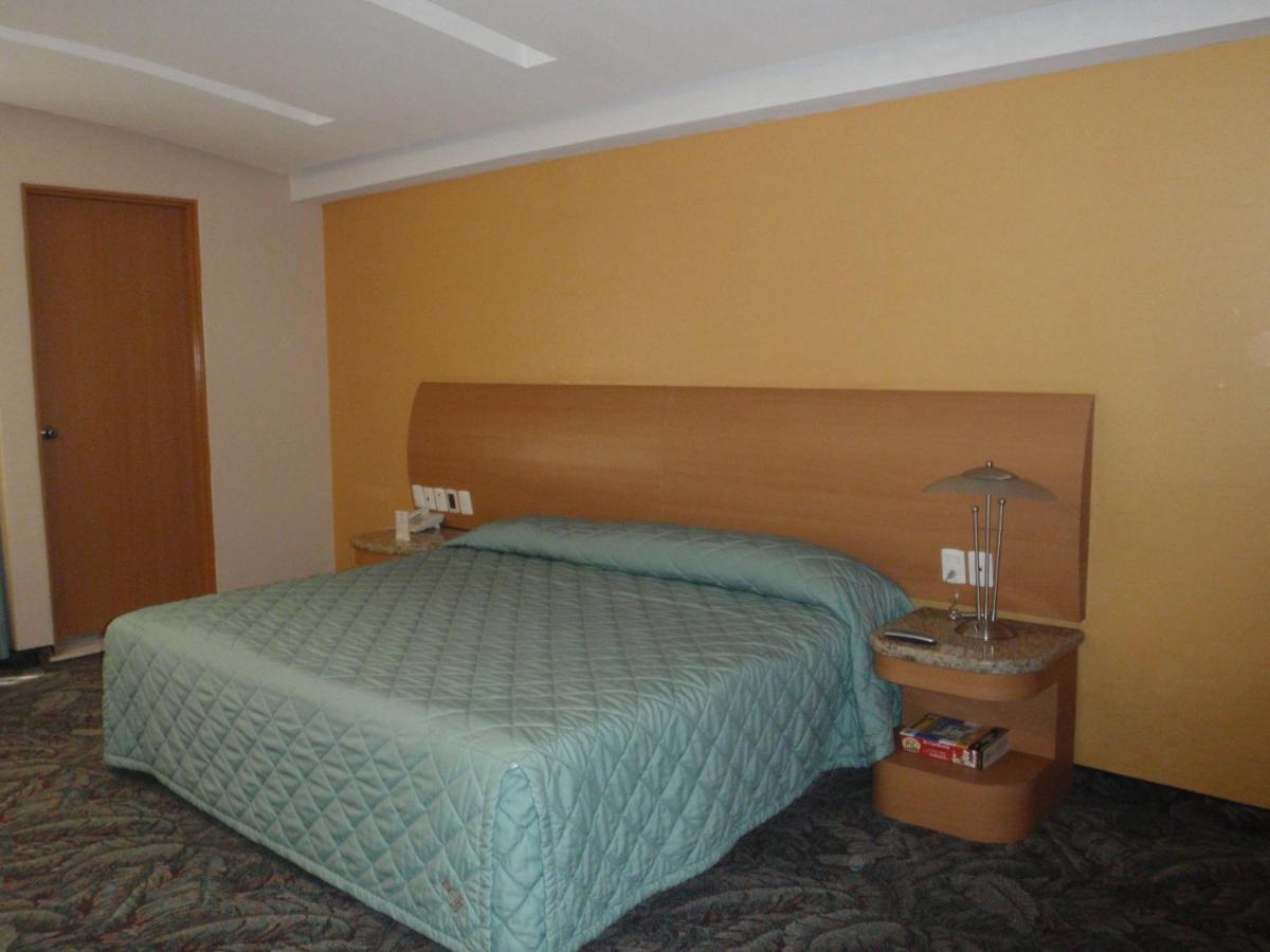 Hotel Plaza Las Fuentes Cuautlancingo Ruang foto