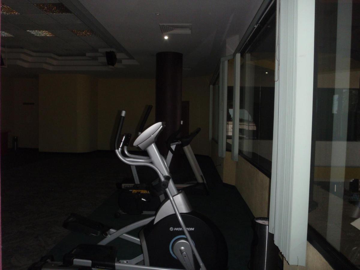 Hotel Plaza Las Fuentes Cuautlancingo Bagian luar foto