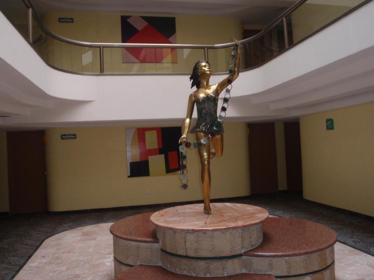 Hotel Plaza Las Fuentes Cuautlancingo Bagian luar foto