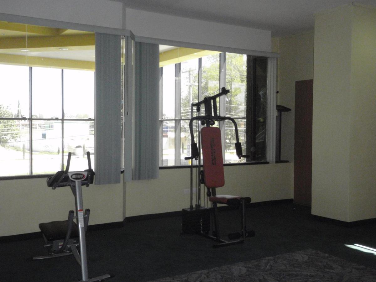Hotel Plaza Las Fuentes Cuautlancingo Bagian luar foto